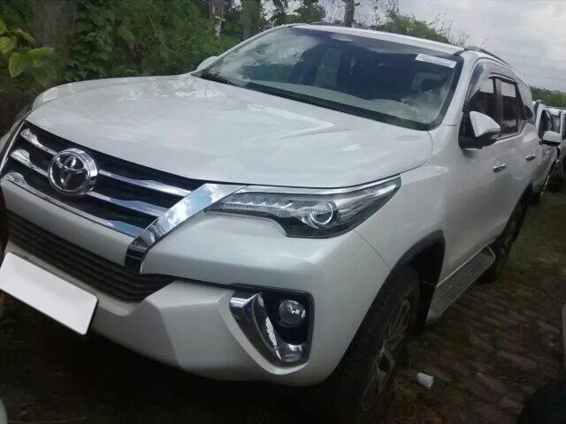 LOTE 39 TOYOTA SW4 2.8 TDI SRX 5L 4x4 2015/2016