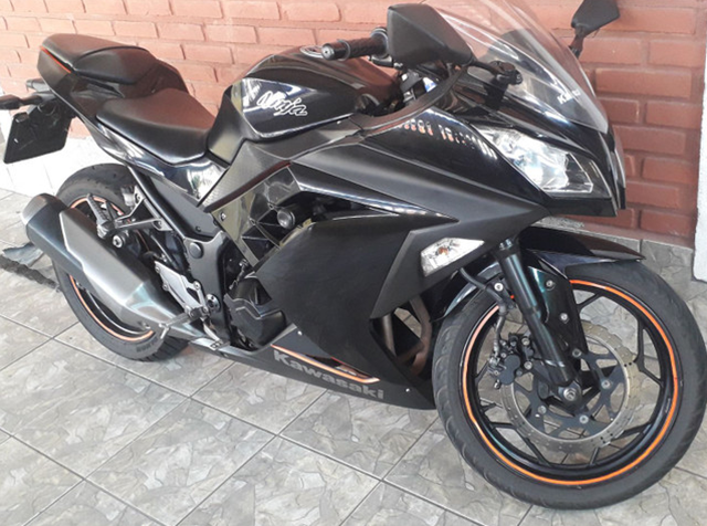 LOTE 15 KAWASAKI NINJA 300 2013/2013